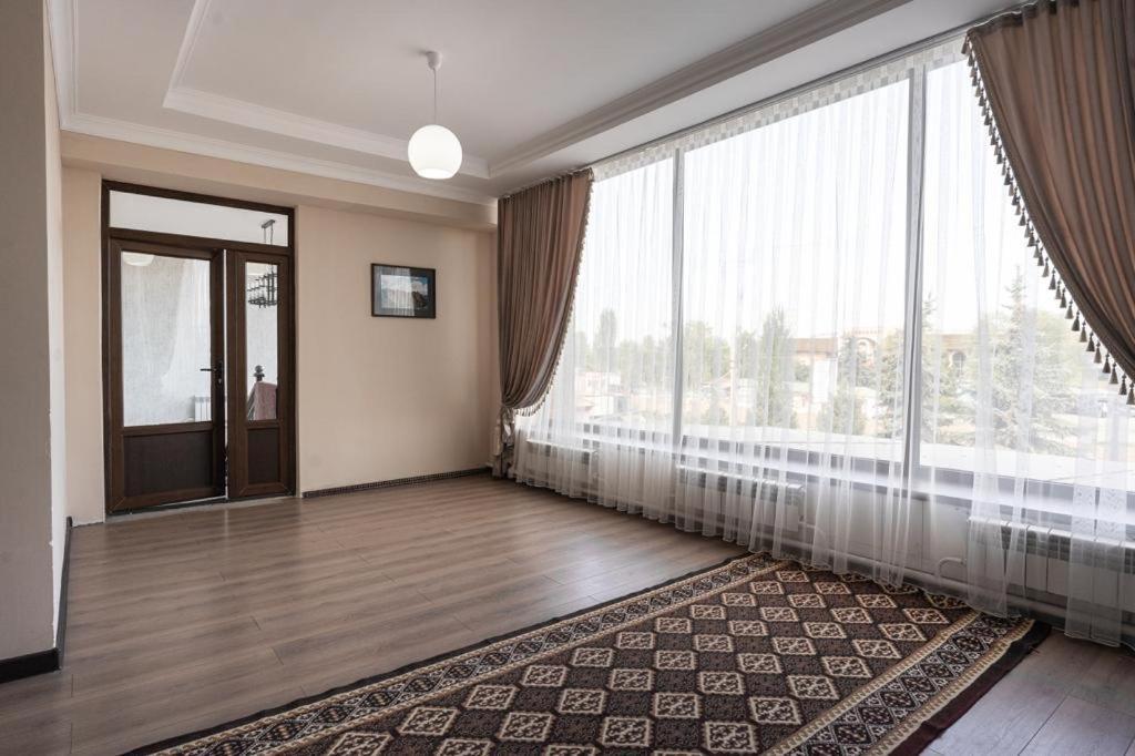 Muras Hotel Каракол Екстериор снимка