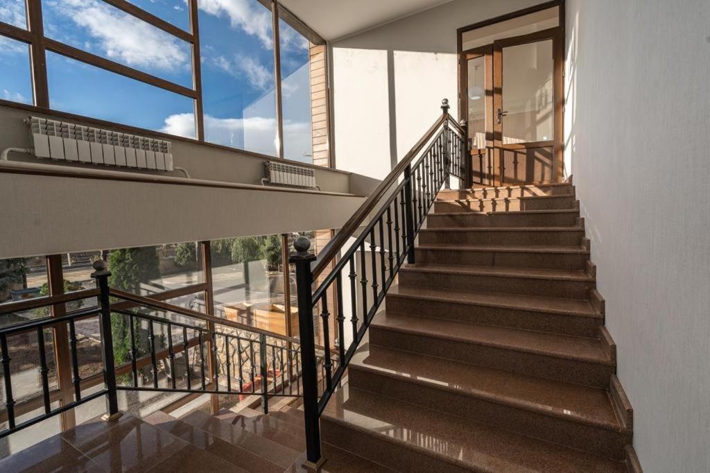 Muras Hotel Каракол Екстериор снимка