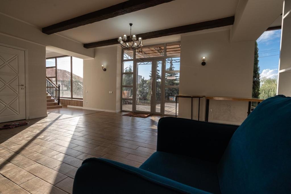Muras Hotel Каракол Екстериор снимка