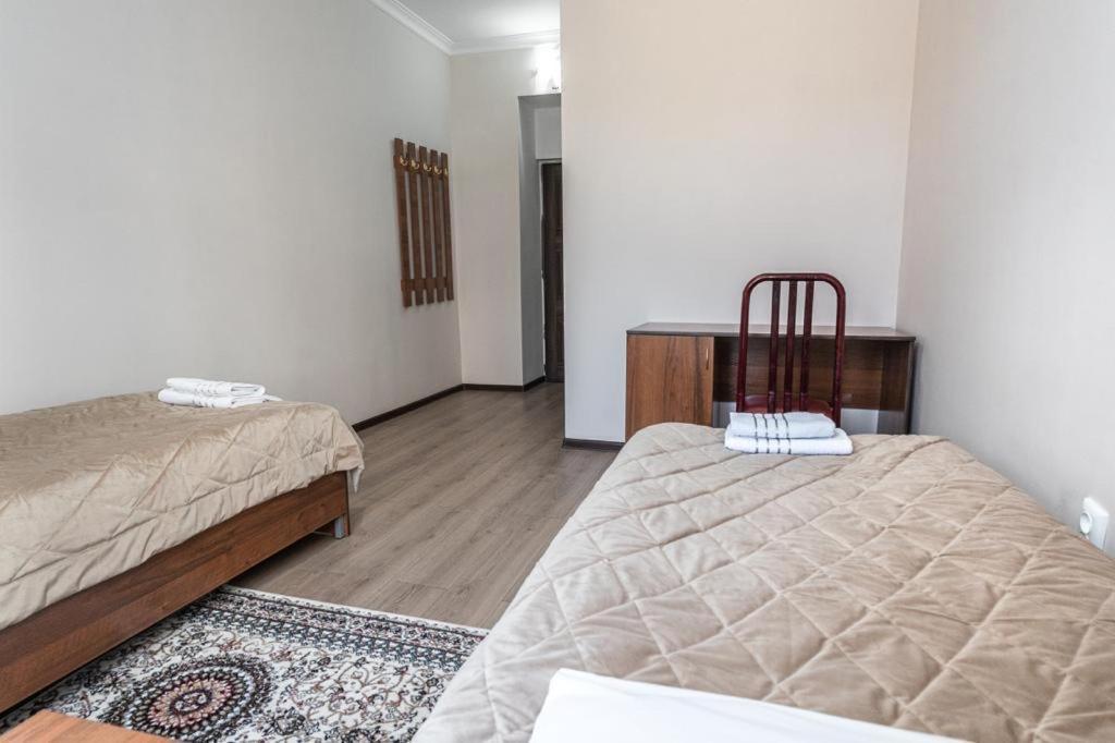 Muras Hotel Каракол Екстериор снимка