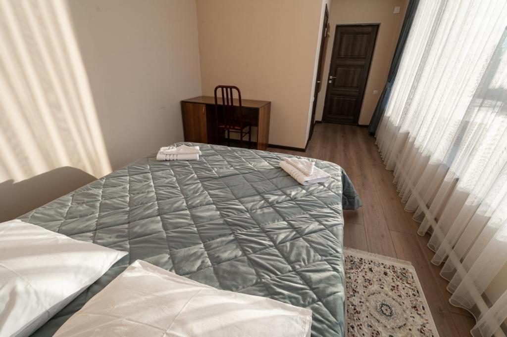 Muras Hotel Каракол Екстериор снимка
