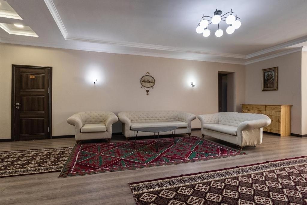 Muras Hotel Каракол Екстериор снимка