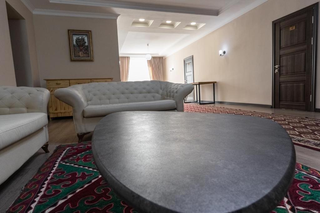 Muras Hotel Каракол Екстериор снимка