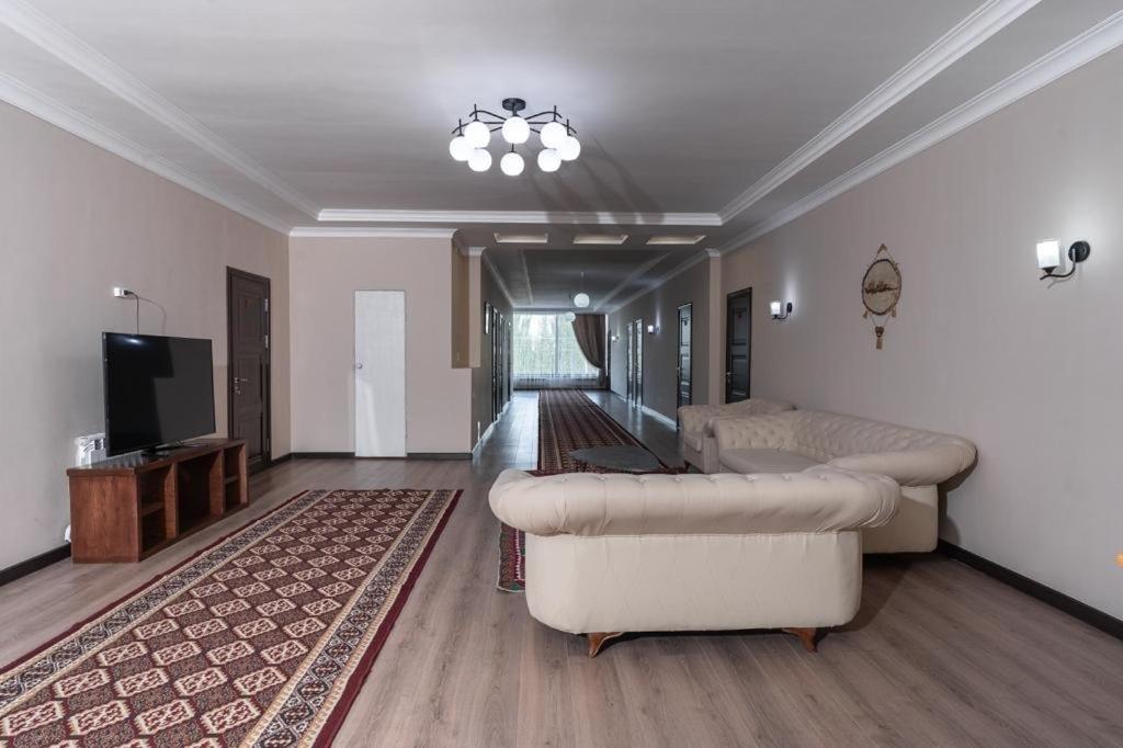 Muras Hotel Каракол Екстериор снимка