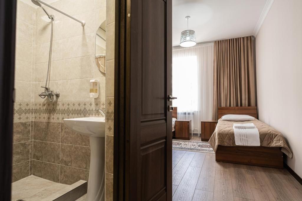 Muras Hotel Каракол Екстериор снимка