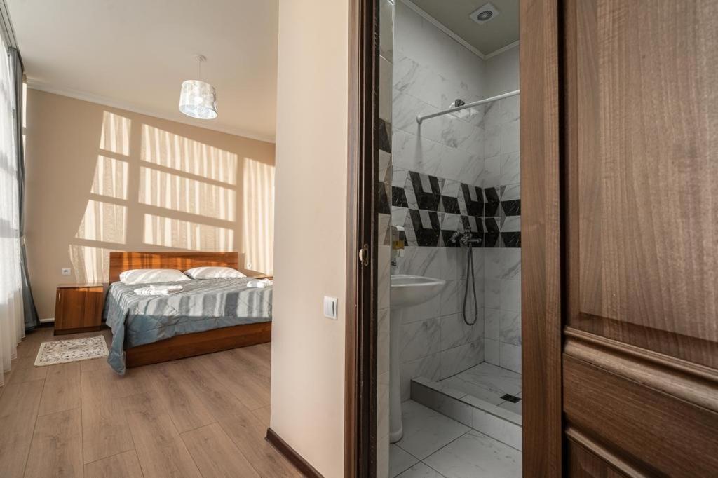 Muras Hotel Каракол Екстериор снимка