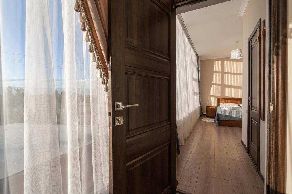 Muras Hotel Каракол Екстериор снимка